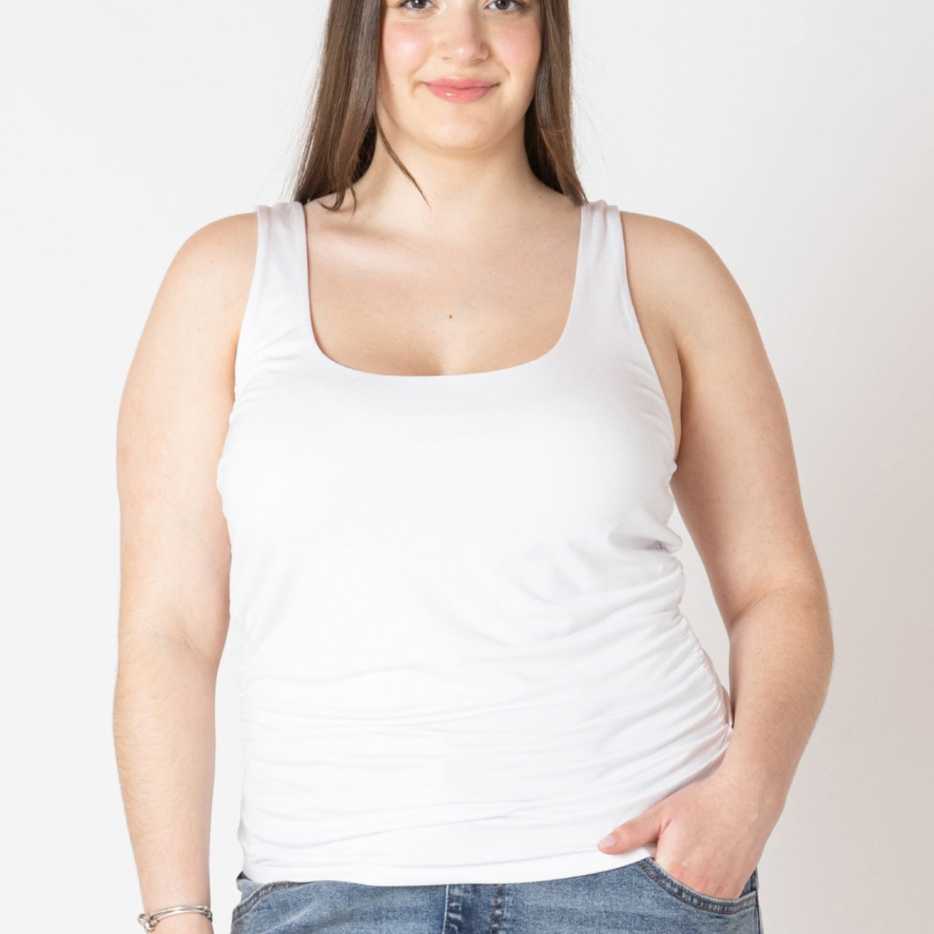 Comfortable white tank top with side rouching 