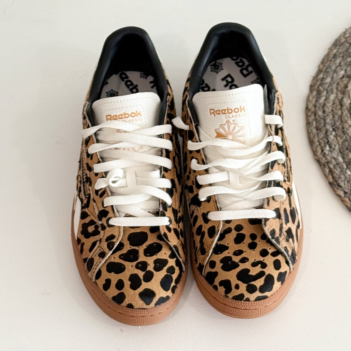 Leopard print comfortable and casual court shoe 