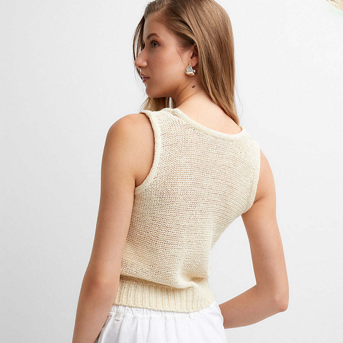 Knit tank top in the color birch 