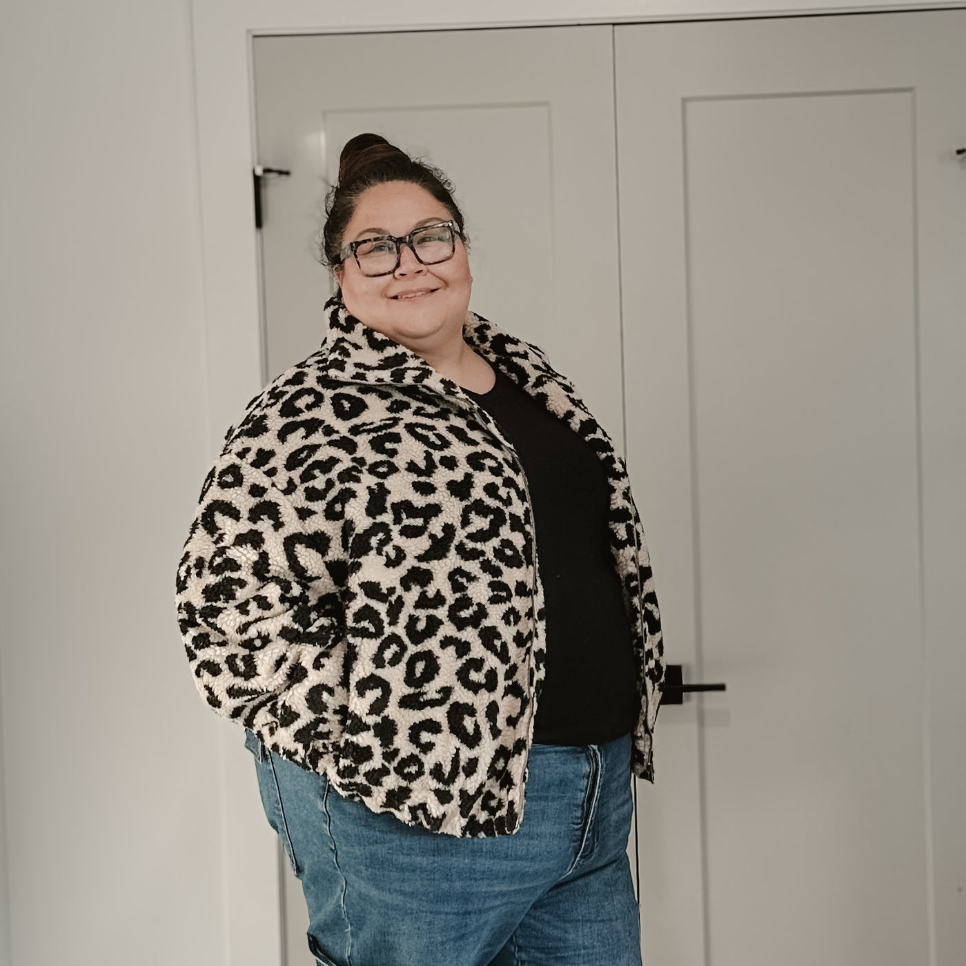 Plus size woman wearing the tan leopard Sherpa jacket from Brunette the Label 