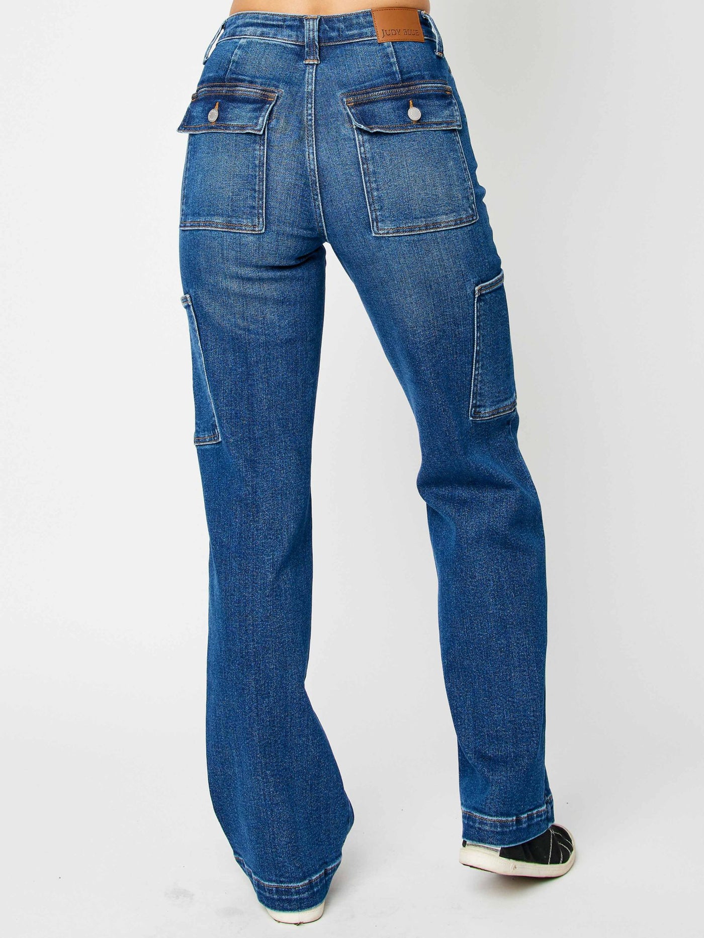 Women’s trendy and comfortable cargo jeans 