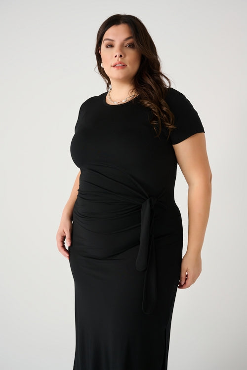 Curvy woman wearing a black knotted waist midi length t shirt dress 